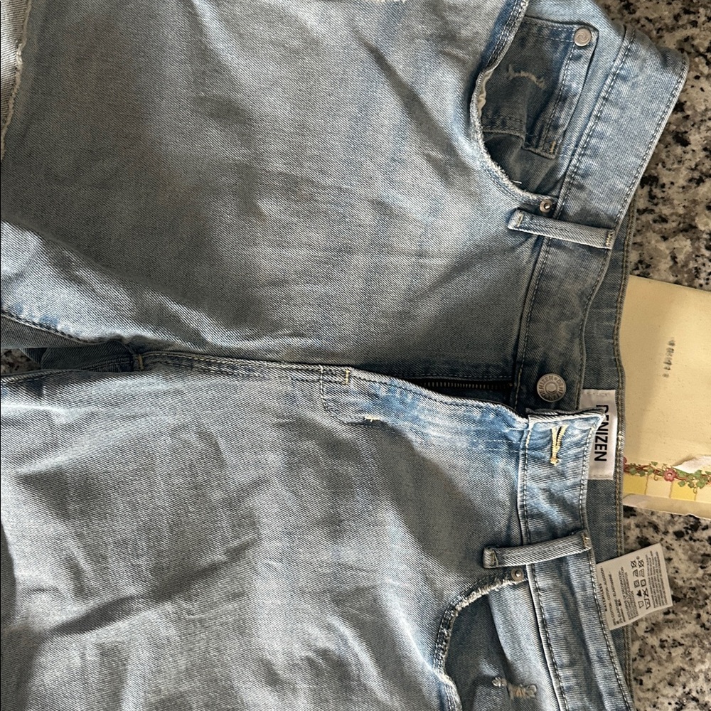 Levi mid rise shorts